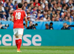 Tuyển Pháp thi nhau xé toạc áo Thụy Sĩ