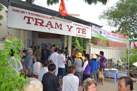 Khám bệnh miễn phí và tặng quà 300 hộ nghèo xã đảo Thạnh An