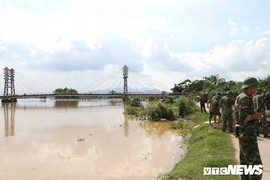 Hà Nội sẵn sàng di chuyển hàng nghìn hộ dân trong đêm nay để tránh lụt