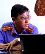 Đình chỉ Viện trưởng VKSND huyện vòi tiền chạy án