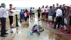 Đang ăn cơm, 4 người bị sét đánh thương vong