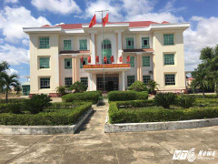 Vợ Chủ tịch huyện dùng bằng đại học giả để 'thăng chức'