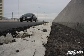 Cầu vượt thép 2.847 tỷ đồng ở Hà Nội vừa thông xe đã rạn nứt nham nhở