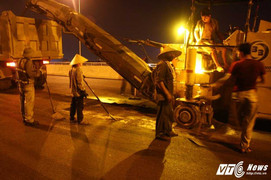Cầu vượt thép rạn nứt nham nhở: Thi công xuyên đêm sau chỉ đạo của Chủ tịch Hà Nội