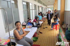 Sốt xuất huyết tăng đột biến, bệnh nhân nằm kín hành lang bệnh viện