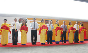 Khai trương toa xe chuyên dùng vận chuyển hàng bưu điện