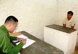 Bắt ông trùm băng nhóm Hà 'đen' chuyên 'ăn' gỗ lậu xuyên tỉnh