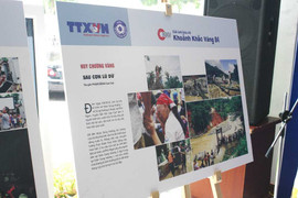 Tác phẩm 'Sau cơn lũ dữ' đạt huy chương vàng giải Khoảnh Khắc Vàng