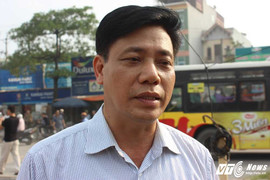 Tàu hỏa tông nát ô tô, 5 người chết thảm: Có biển báo đặt sai vị trí