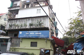 Gần 80 hộ dân sợ hãi sống trong khu nhà nghiêng chờ sập giữa Thủ đô