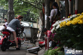 Dẹp 'cướp' vỉa hè ở Hà Nội: Cận cảnh ngôi chợ miễn phí cho người bán hàng rong