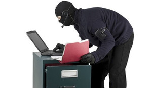 Trộm đột nhập UBND xã, lấy cắp hàng trăm triệu đồng