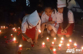 Video, ảnh: Nhà Đại tướng Võ Nguyên Giáp lung linh nến trong đêm