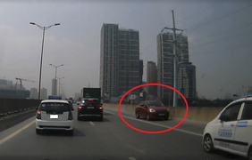 Hàng loạt xe ô tô đi lùi, quay đầu trên đường vành đai 3