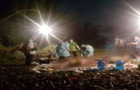 3 xác chết đang phân hủy trôi dạt bên bờ suối