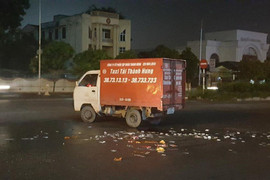 Phóng xe máy tốc độ cao lao vào xe tải, nam thanh niên chết tại chỗ