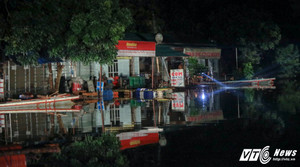 Ngập sâu 2m ở quốc lộ 6, giao thông Hà Nội - Sơn La bị tê liệt hoàn toàn