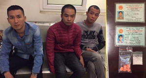 Đi mua ma túy không đội mũ bảo hiểm, 3 thanh niên bị cảnh sát 141 tóm gọn