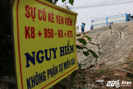 Mố cầu Đuống nứt toác, dân Hà Nội phải bỏ nhà bảo toàn tính mạng