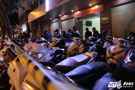 Giá vé gửi xe trên phố Hà Nội tăng cao hàng chục lần: 'Thuê mọi người đố mà trông được đấy'