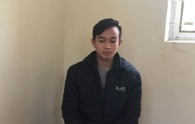 Nam thanh niên quấn tiền giả quanh bụng định chuyển từ Trung Quốc về Việt Nam