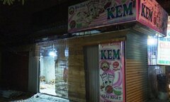 Mâu thuẫn, tưới xăng lên người rồi ôm bạn gái châm lửa tự thiêu