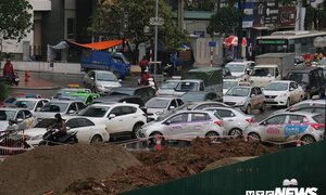 Ảnh: Phố phường Hà Nội nhếch nhác vì những công trình chạy Tết