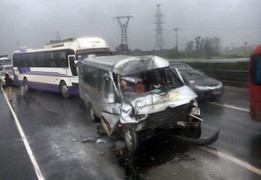 4 xe ô tô tông liên hoàn trên cao tốc Pháp Vân – Cầu Giẽ