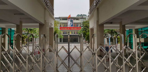 Phụ huynh tố quần áo học sinh dính phân: Nhà trường nói có thể do... mèo