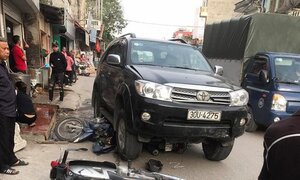 Xe ô tô tông liên hoàn, 3 người thương vong: Tài xế ra đầu thú