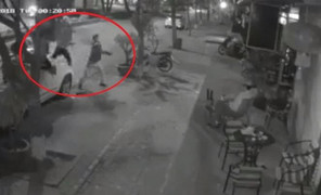 Công an điều tra nhóm thanh niên ném gạch, đá vỡ kính quán cà phê ở Hà Nội