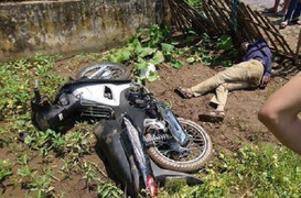 Đang cạy cửa, tên trộm bị người dân đánh chết