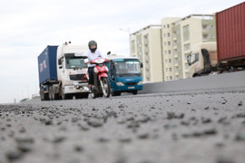 Cầu vượt thép 2.847 tỷ đồng ở Hà Nội: Liên tục được sửa chữa vẫn hỏng