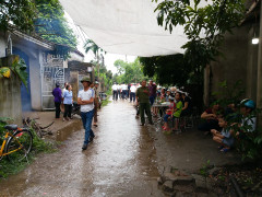 Công an phát loa đề nghị người dân hỗ trợ truy bắt kẻ sát hại 2 vợ chồng ở Hưng Yên