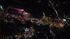 Ô tô xe máy lấn làn, vượt ẩu, hàng nghìn phương tiện chôn chân cả buổi tối ở Hà Nội