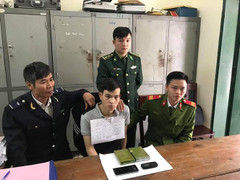 Vây bắt kẻ buôn bán ma tuý, một đại uý công an bị thương