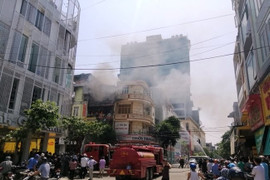 Khói lửa bao trùm cửa hàng 4 tầng kinh doanh gas ở TP Thanh Hóa