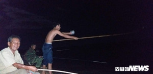 Trắng đêm câu cá thiểu cùng ngư dân miền gió Lào trên hồ Kẻ Gỗ