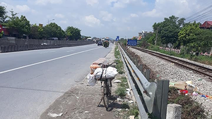 Nhặt ve chai trên đường ray, mẹ ca sĩ Châu Việt Cường bị tàu hỏa tông thiệt mạng