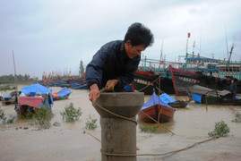 Bão số 4 hướng thẳng Bắc Trung Bộ: 3 tàu thuyền Thanh Hóa mất liên lạc