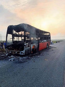 Xe giường nằm chở 10 người cháy trơ khung trên đường ở Hà Tĩnh