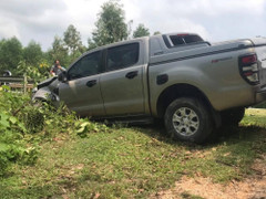 Xe máy đối đầu ô tô bán tải, hai vợ chồng thiệt mạng, tài xế rời khỏi hiện trường