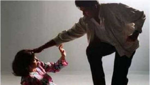 Gây án mạng động trời, người đàn ông vẫn ung dung ngồi trong nhà