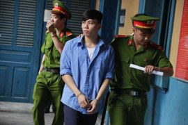 Cô gái từ chối ly rượu mời, một thanh niên bị đâm chết