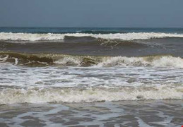 Cứu sống hai cha con gặp nạn trên biển Cửa Lò