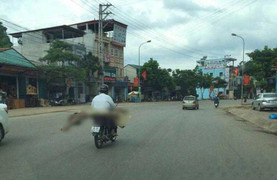 Chở thi thể bằng xe máy: Bộ Y tế yêu cầu xử lý nghiêm