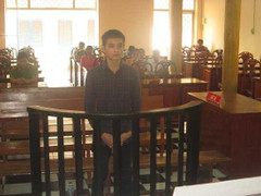 Đánh chết người, cướp điện thoại lấy tiền tiêu xài cùng người yêu