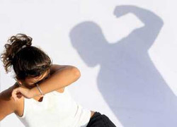 Làm rõ vụ cháu bé bị bố đẻ đánh đập