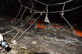 Trung tâm văn hóa tỉnh cháy dữ dội dù trời đang mưa lớn