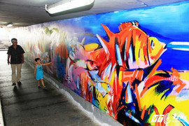 Chiêm ngưỡng 2 bức tranh phong cảnh lớn nhất Việt Nam ở cầu Rồng Đà Nẵng